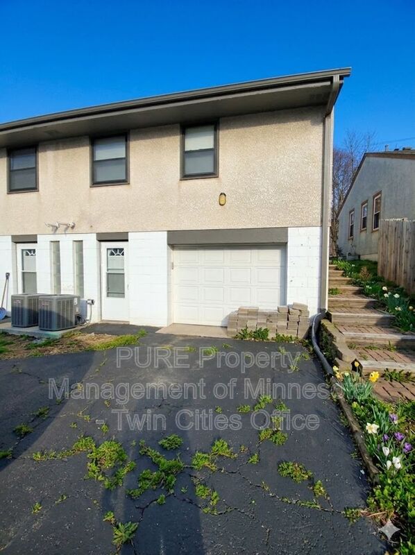 Saint Paul House: 656 Iowa Ave W