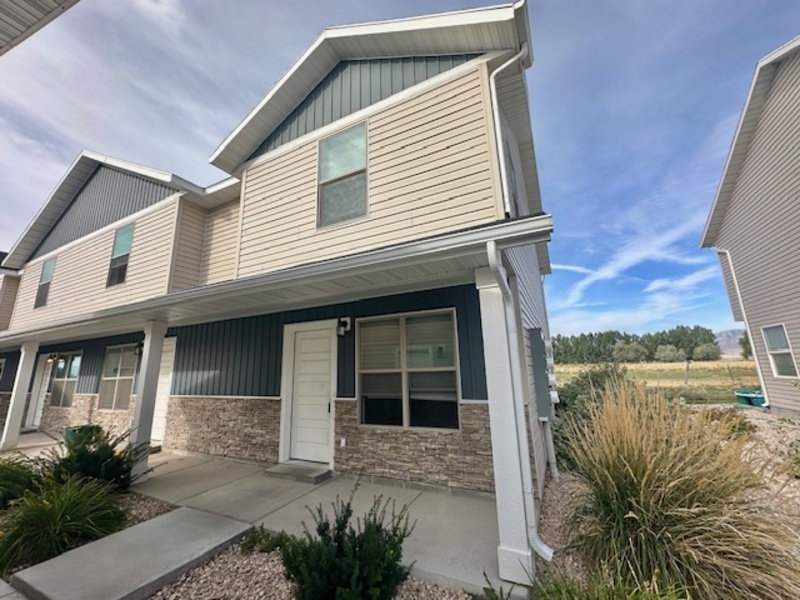 Preston Townhome: 385 S 480 W
