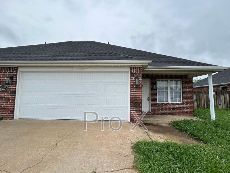 Springdale House: 1598 Tolleson Loop B