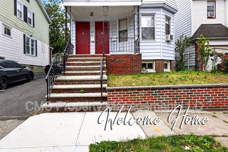 Irvington Condo: 49 Welland Avenue