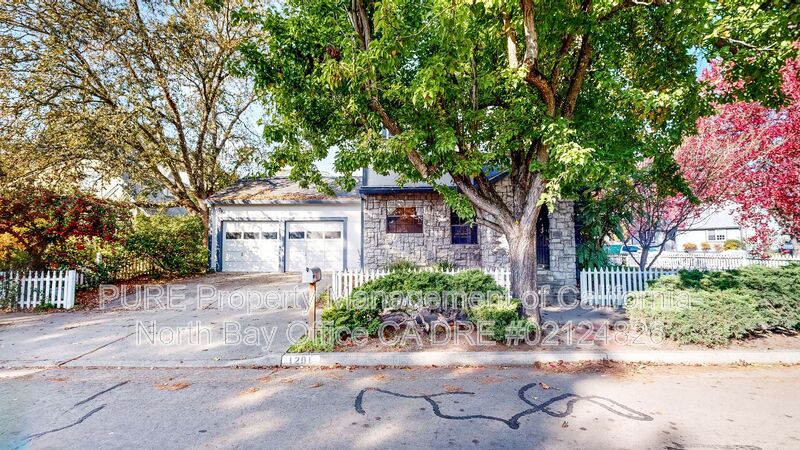 Santa Rosa House: 1201 Jennings Avenue