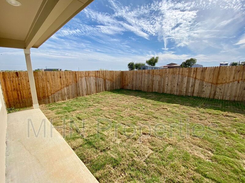 *First Time Rental* 3 bed/2 bath Beautiful New Construction home, located in New Braunfels! - Slider navigation 25
