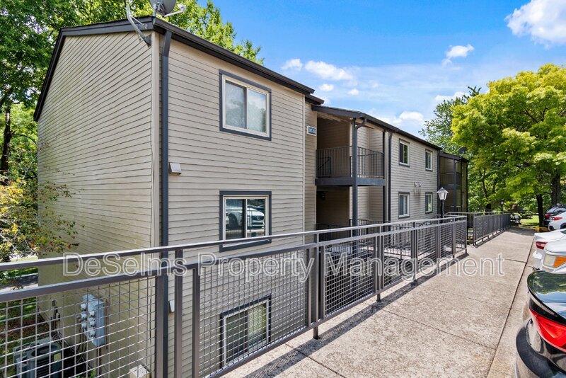 Nashville House: 207 Summit Ridge Drive