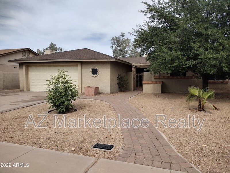 Tempe House: 7707 S. Kenwood Ln.
