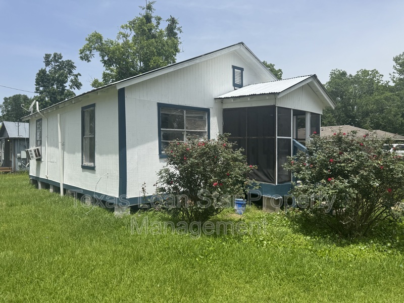 Cleveland House: 601 N Franklin St