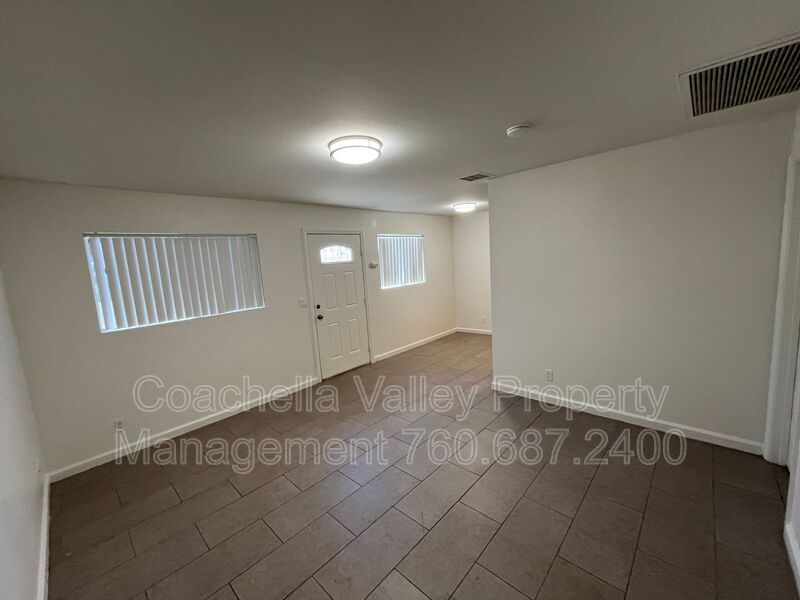 Coachella House: 85191 Bagdad Ave