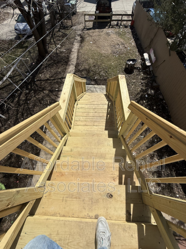 Milwaukee House: 2015 W Greenfield Ave Upper