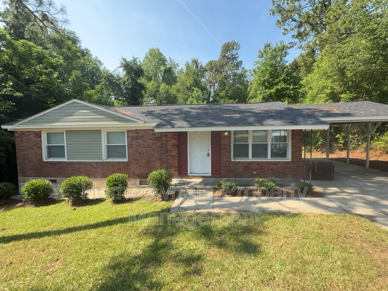 Fayetteville House: 405 Andrews Rd