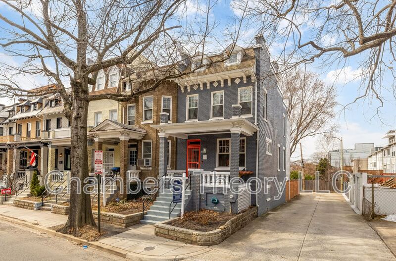 Washington House: 2124 North Capitol St NW