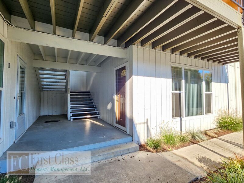 Portland Apartment: 8860 SW Cashmur Ln