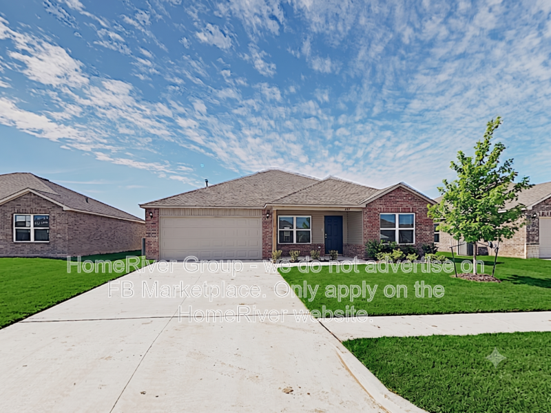 Newcastle House: 221 Karlee Ln