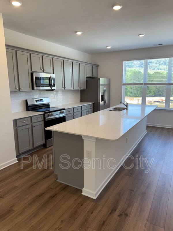 Chattanooga House: 244 Asbury Oak Ln