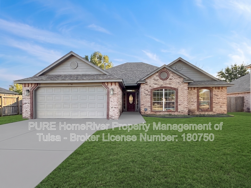 Collinsville House: 10736 E 120th St N