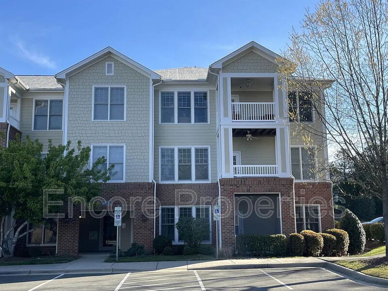 Cary Condo: 927 Portstewart Drive