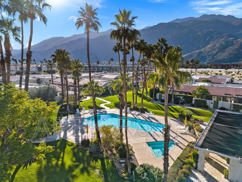 Palm Springs House: 1317 E Amado Rd