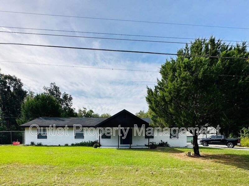 Ocala House: 2432 NE 28th Street