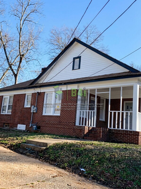 LaGrange House: 409 Whitesville Road