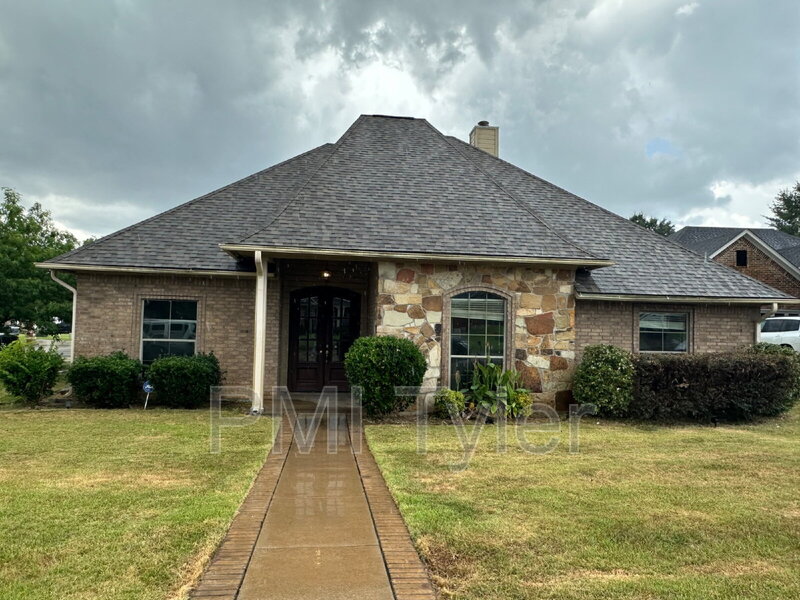 Longview House: 2 Baylee Drive