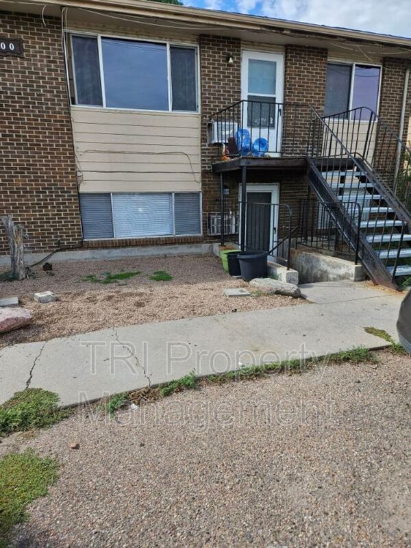 LaSalle House: 300 W Union Avenue