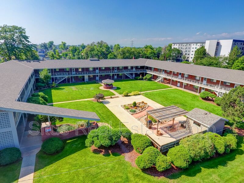 Lakewood House: 375 S. Depew St.