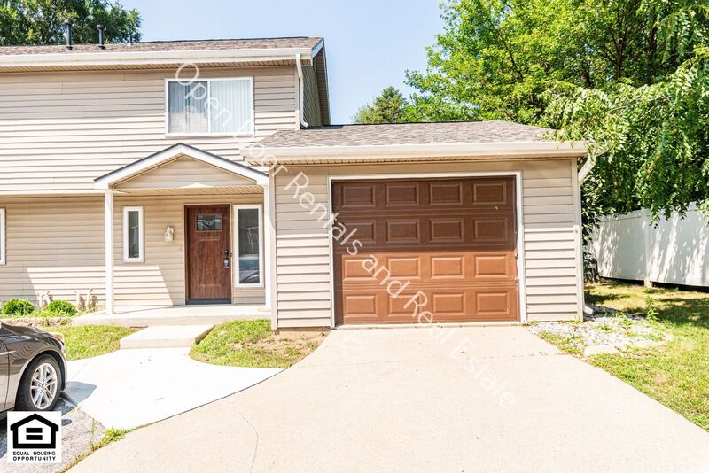 Huntertown Townhome: 15110 Tally Ho Dr