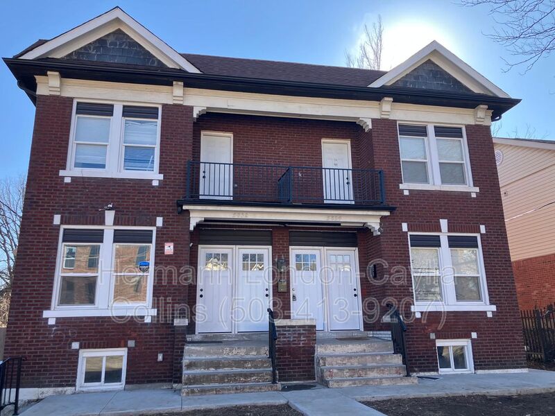 Saint Louis House: 5832-5834 Etzel Avenue