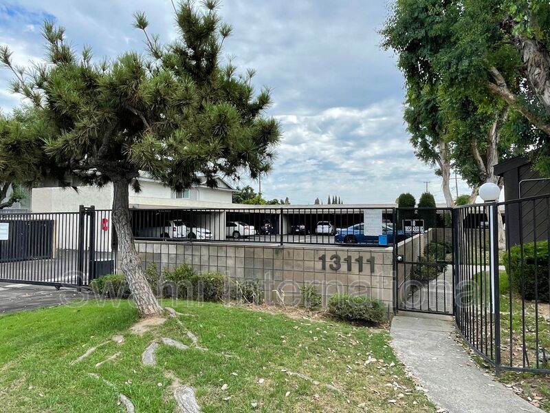 Garden Grove Condo: 13111 Magnolia St