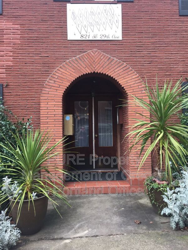 Portland House: 821 SE 29th Ave