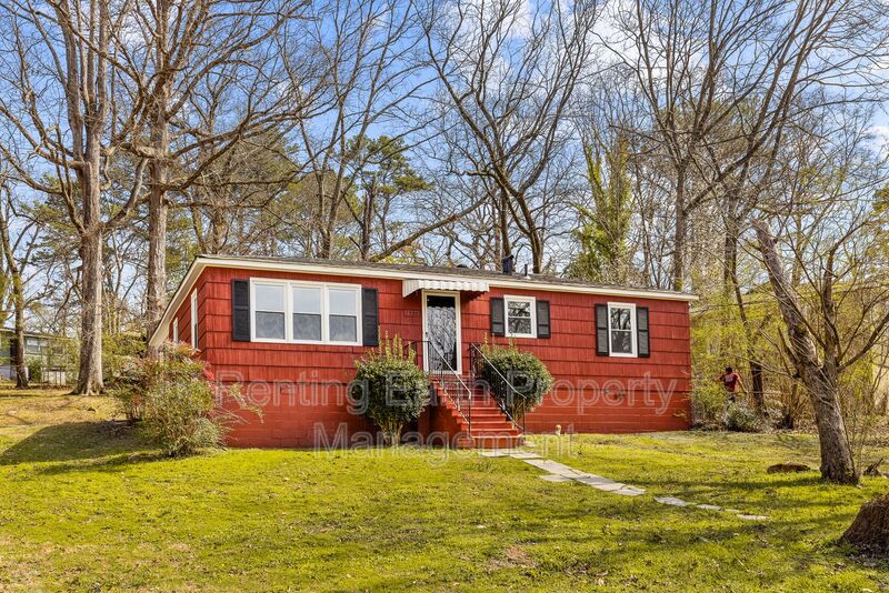 Birmingham House: 1333 5th Place NW