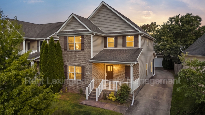 Lexington House: 2212 Pokeberry Park