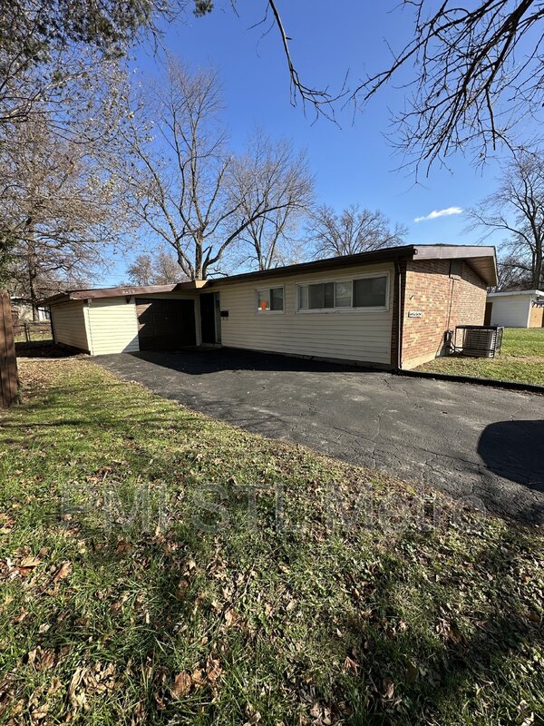 Berkeley House: 8439 Alder Avenue