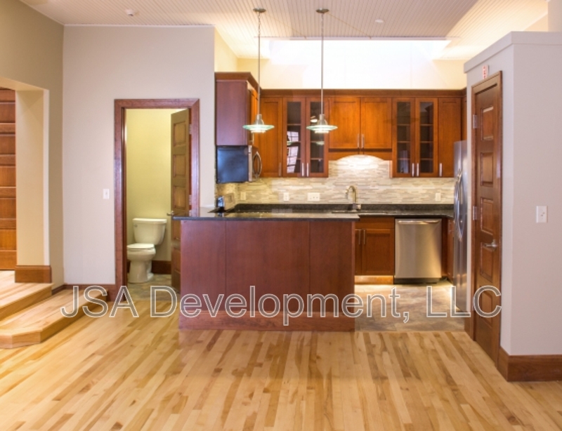 Waterloo House: 223 W. 4th StApt 203