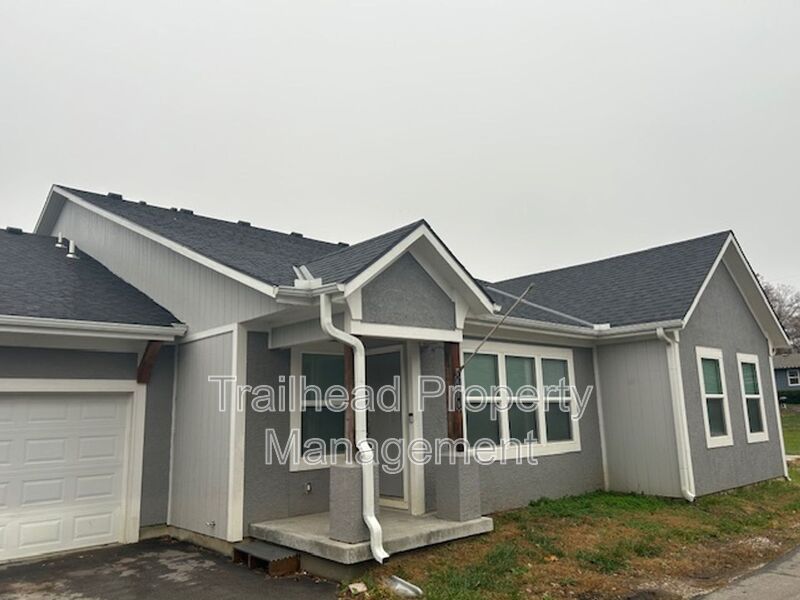 Pleasant Hill Townhome: 605A S Hillcrest St