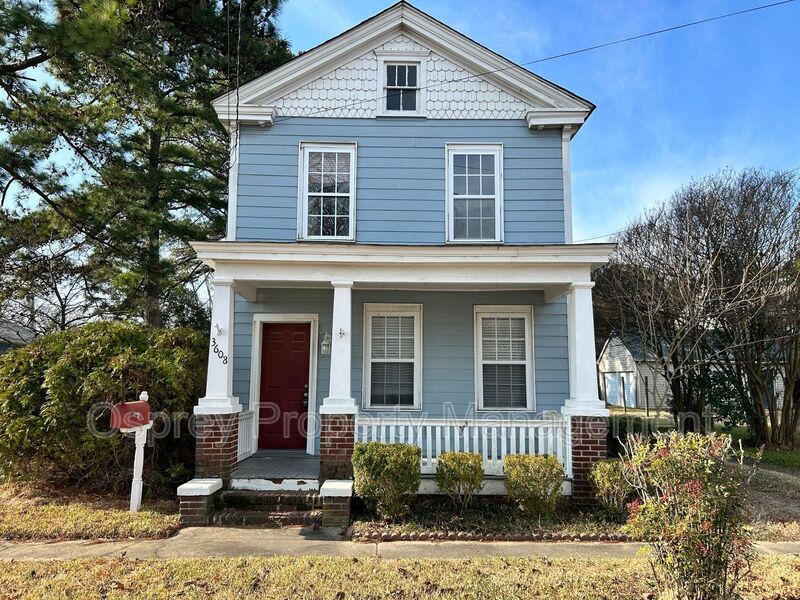 Welcome to this charming home in Portsmouth, VA. 