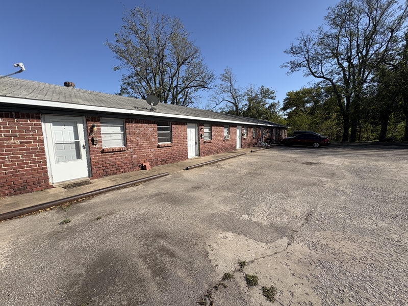 Collinsville Condo: 1502 W South St, E