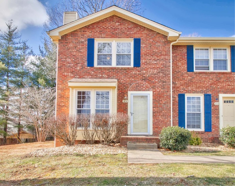 Clarksville House: 608 Sango Road