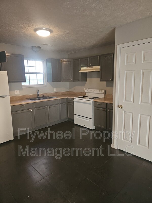 Springfield House: 2074 Leota Street