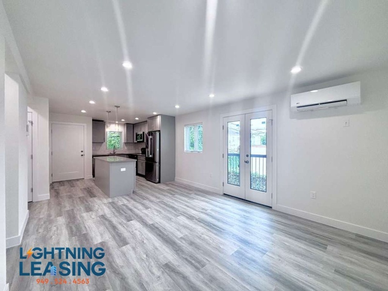 Los Angeles Condo: 315-317 N Detroit St