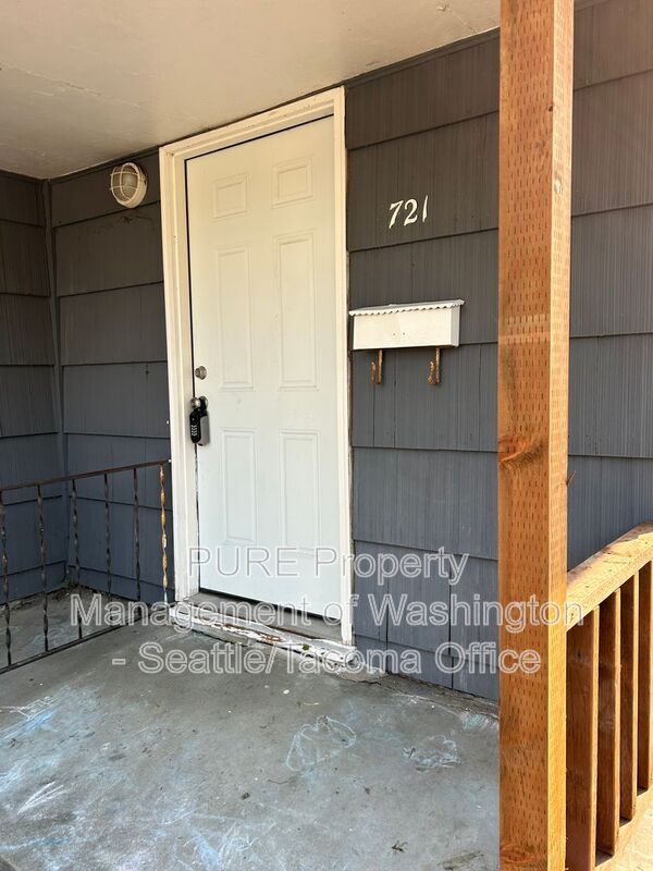 Tacoma House: 721 S. Ainsworth Ave