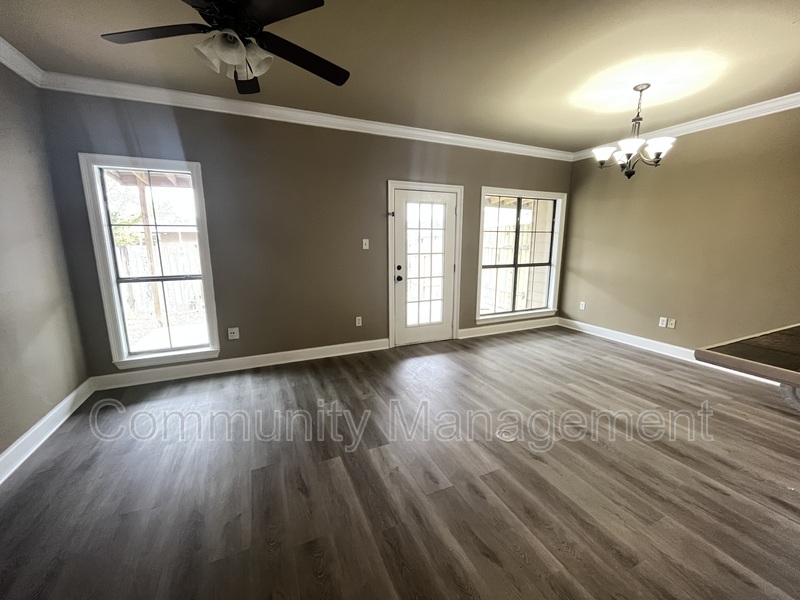 Walker Townhome: 24223 Chateau De Chene Dr