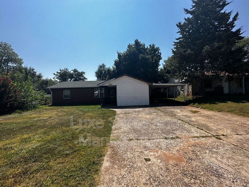 Del City House: 3628 Firethorn Drive