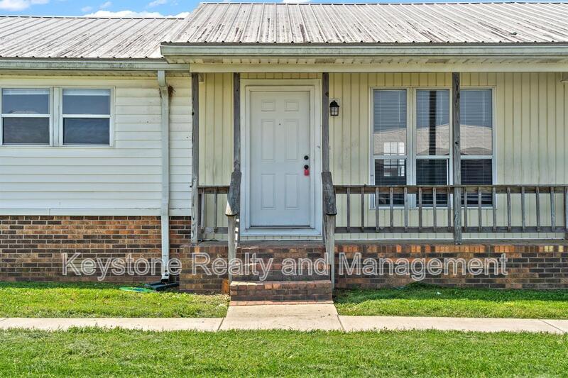 Oak Grove Townhome: 290 Thompsonville Lane