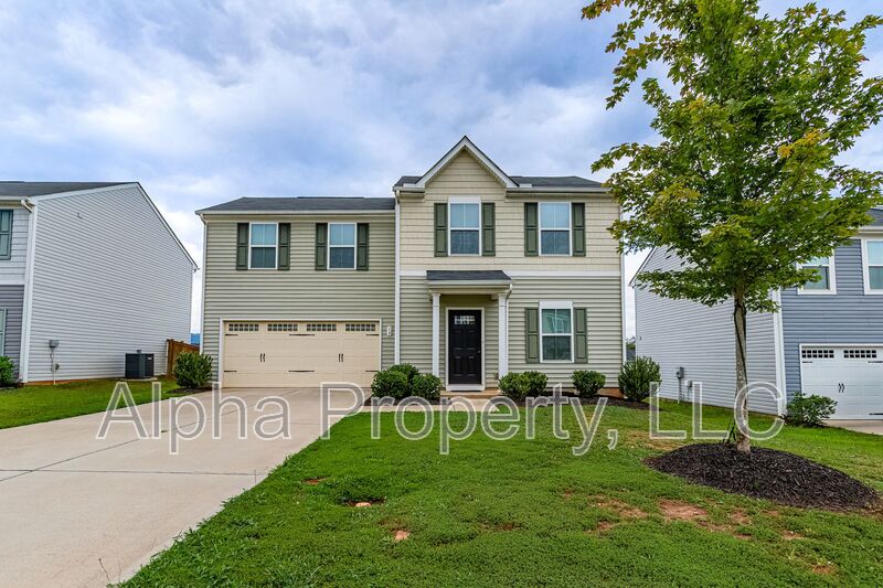 Greenville House: 10 Torrington Dr