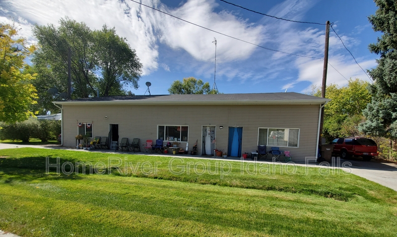 Iona Condo: 3587 N Main St