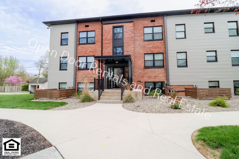 Fort Wayne House: 1823 Griswold Drive S01