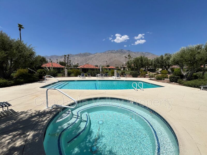 Palm Springs House: 643 N Via Acapulco