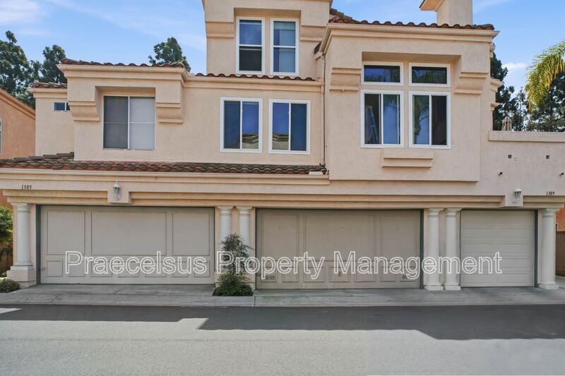 Chula Vista House: 1389 Serena Circle