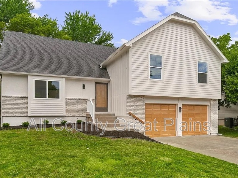 Olathe House: 1917 E Stratford Road