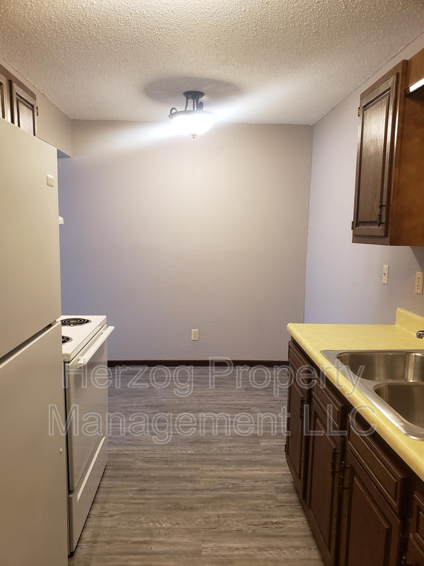 Request a Viewing for 204 Kenwood Drive, Apt. 104 Tenant Turner