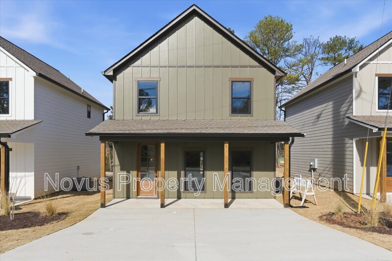 Carrollton House: 101 Carroll Circle